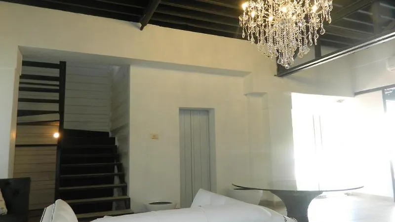 Container Inn Hotel Aeropuerto بويرتو فالارتا