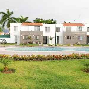 Сasa de vacaciones Modern Pool Side 3 Bedroom House,